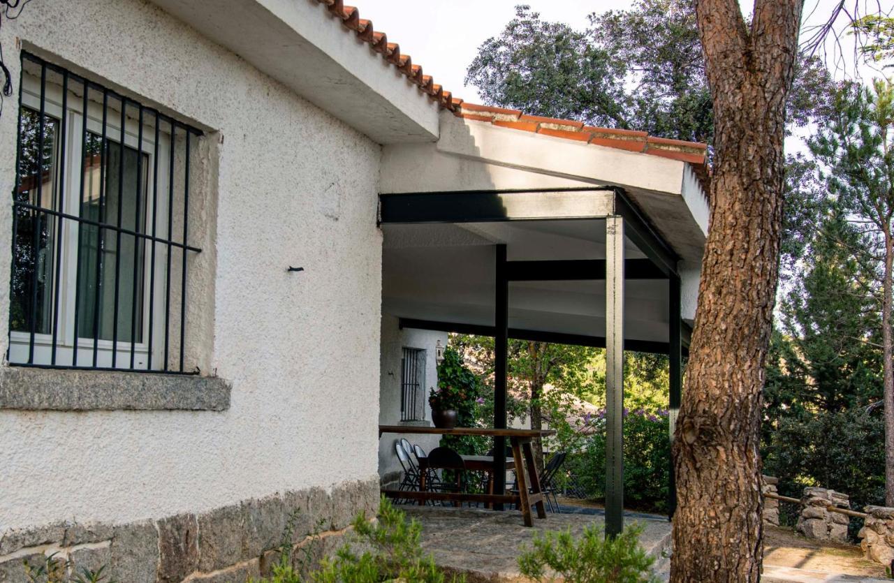 Chalet Con Piscina En Torrelodones Luaran gambar