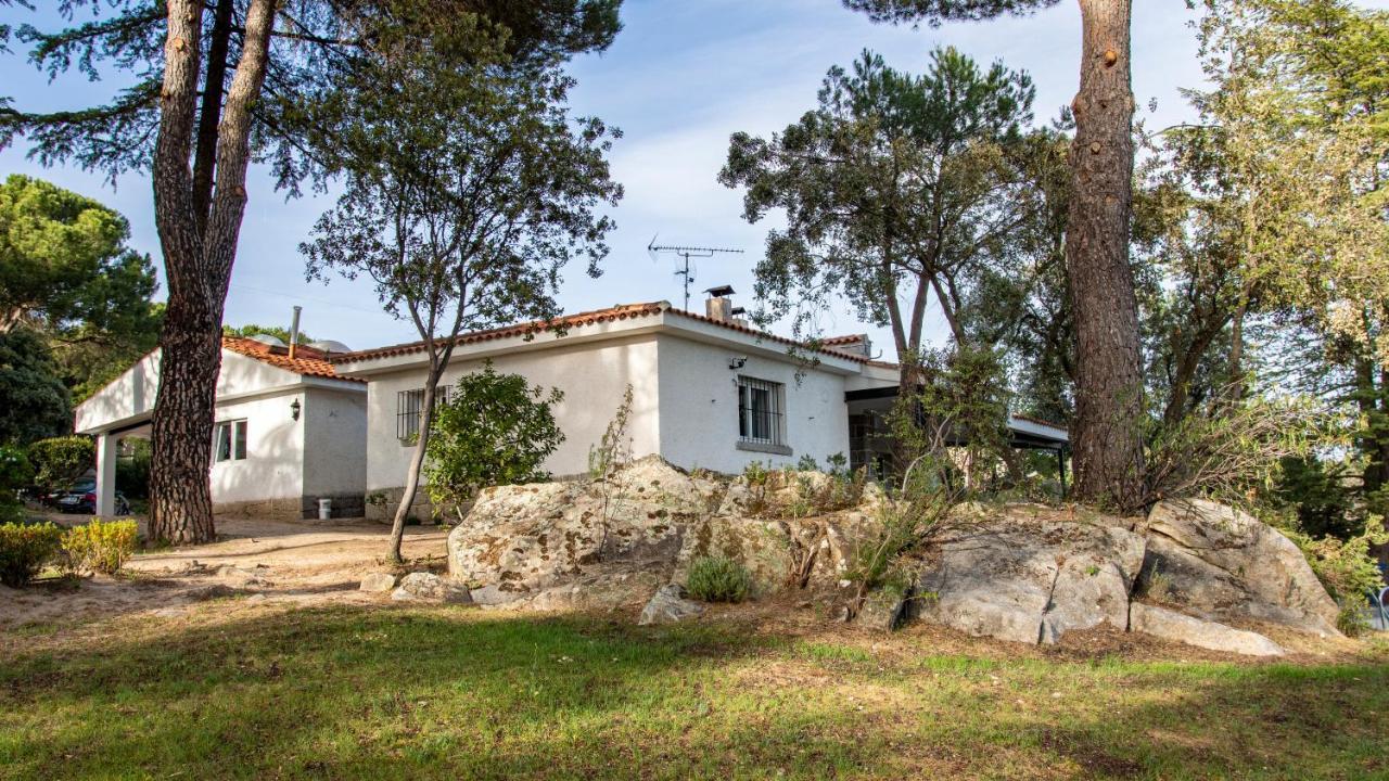 Chalet Con Piscina En Torrelodones Luaran gambar