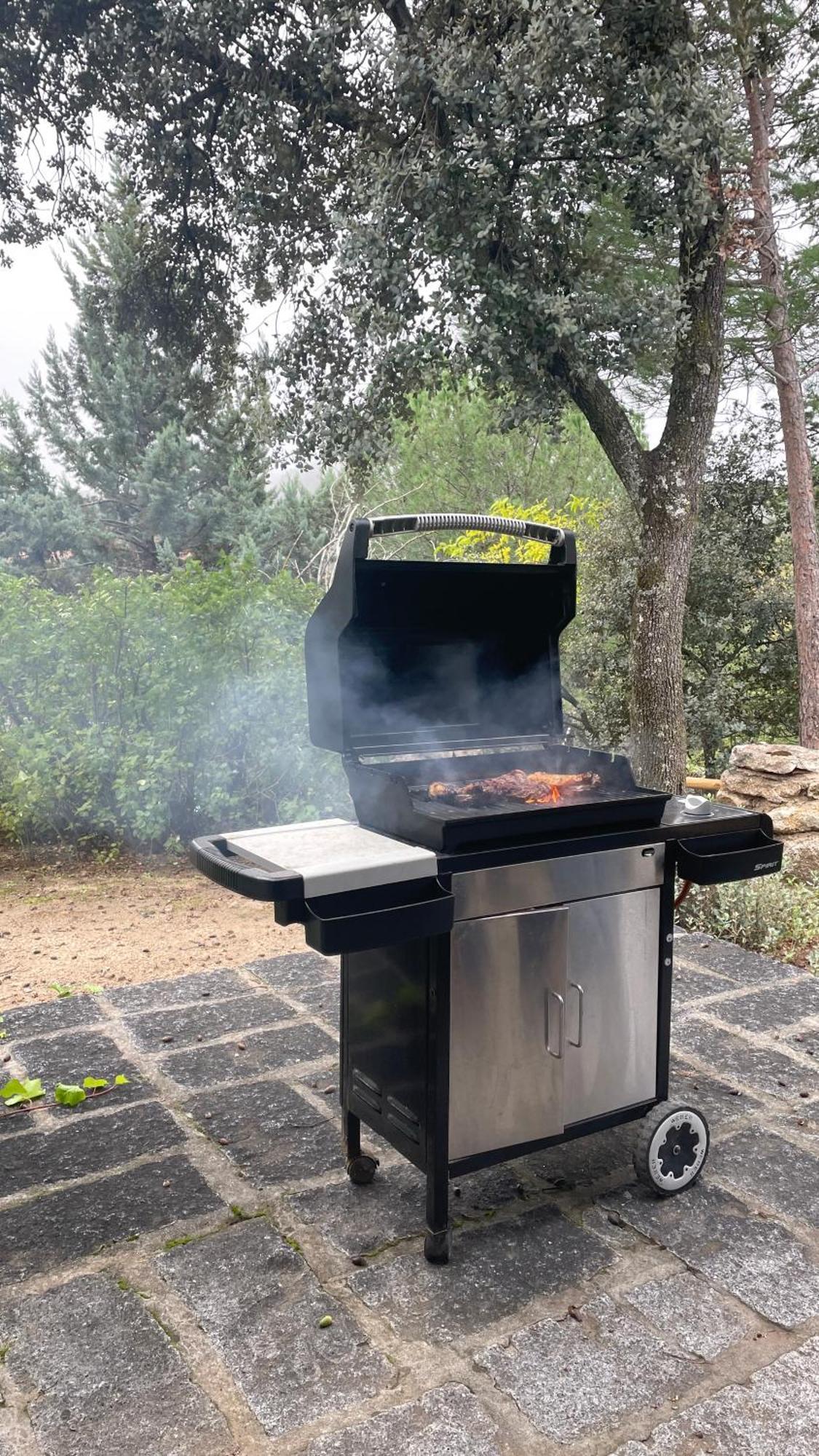 Chalet Con Piscina En Torrelodones Luaran gambar