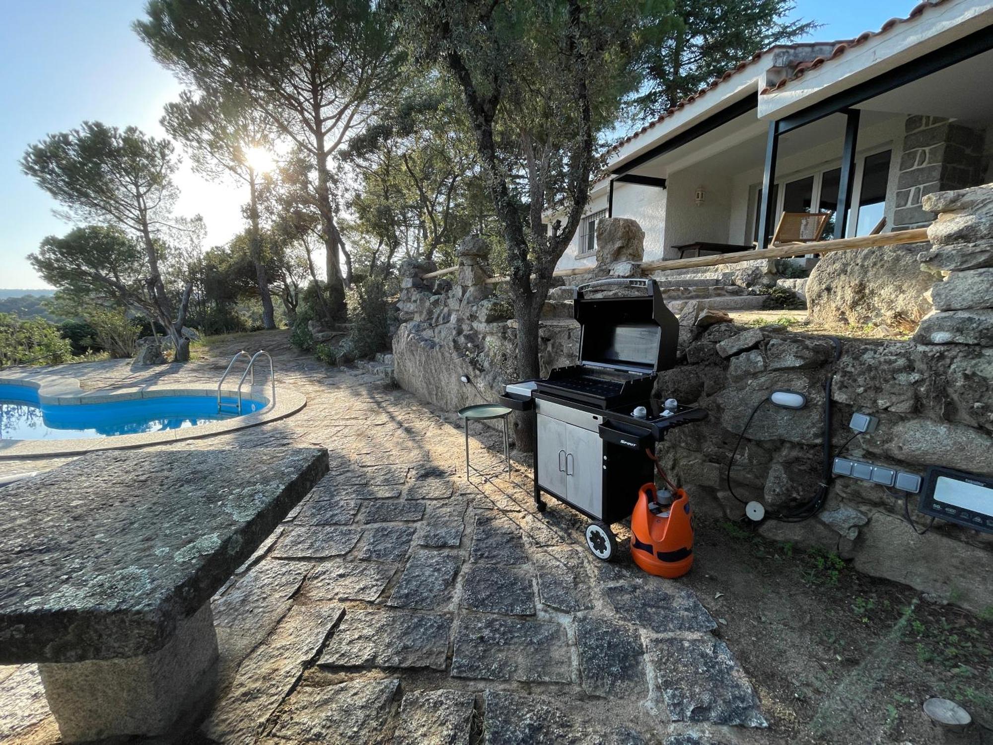 Chalet Con Piscina En Torrelodones Luaran gambar