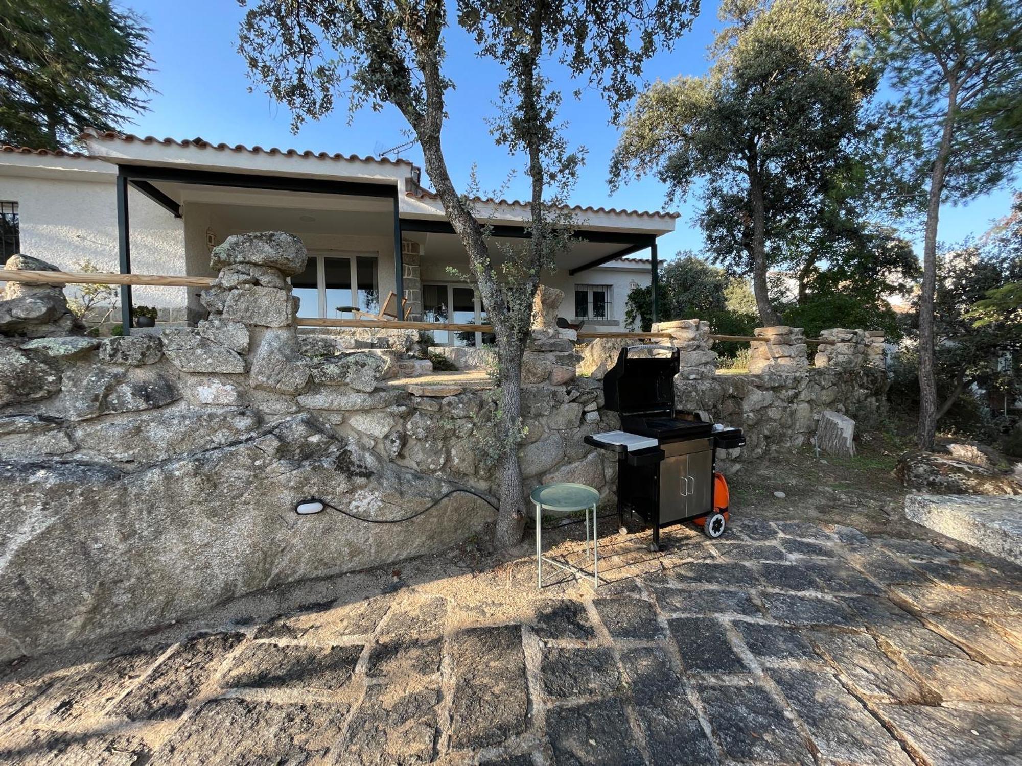 Chalet Con Piscina En Torrelodones Luaran gambar