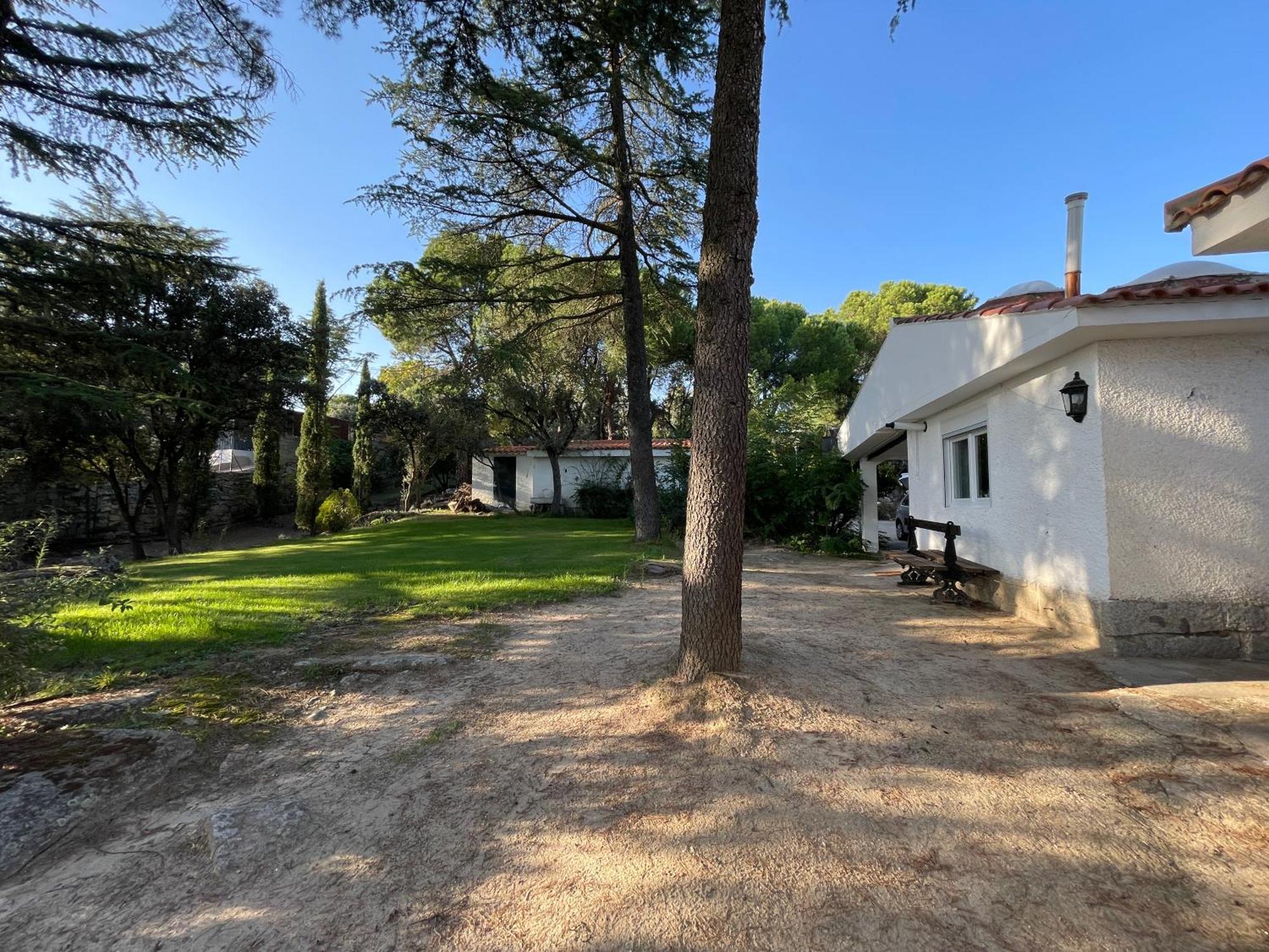 Chalet Con Piscina En Torrelodones Luaran gambar