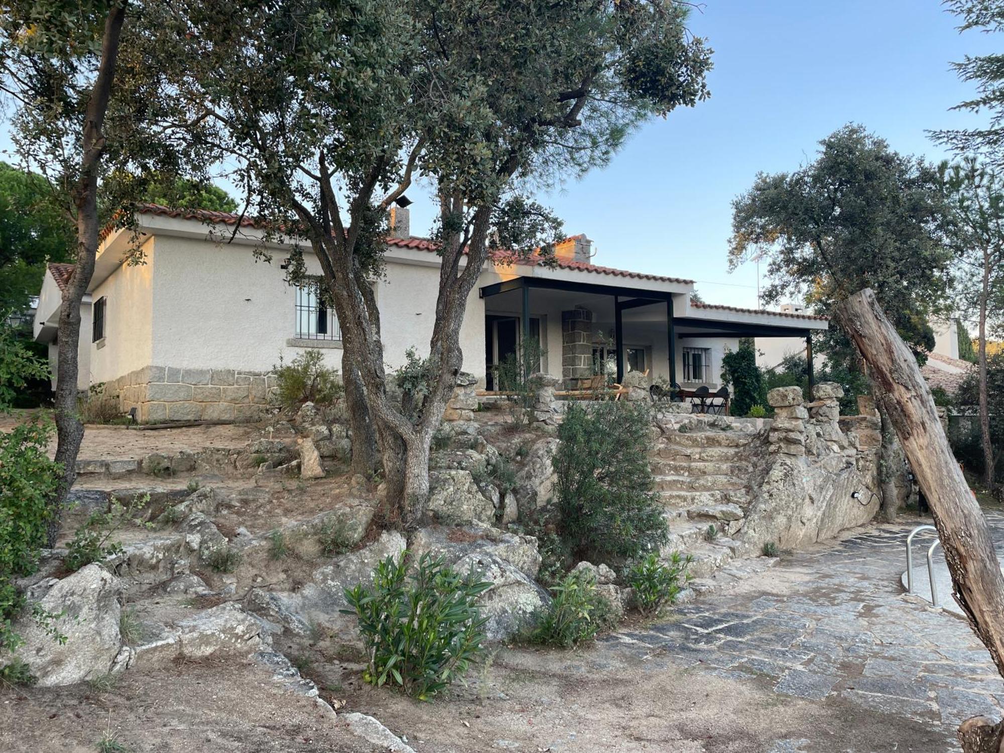 Chalet Con Piscina En Torrelodones Luaran gambar
