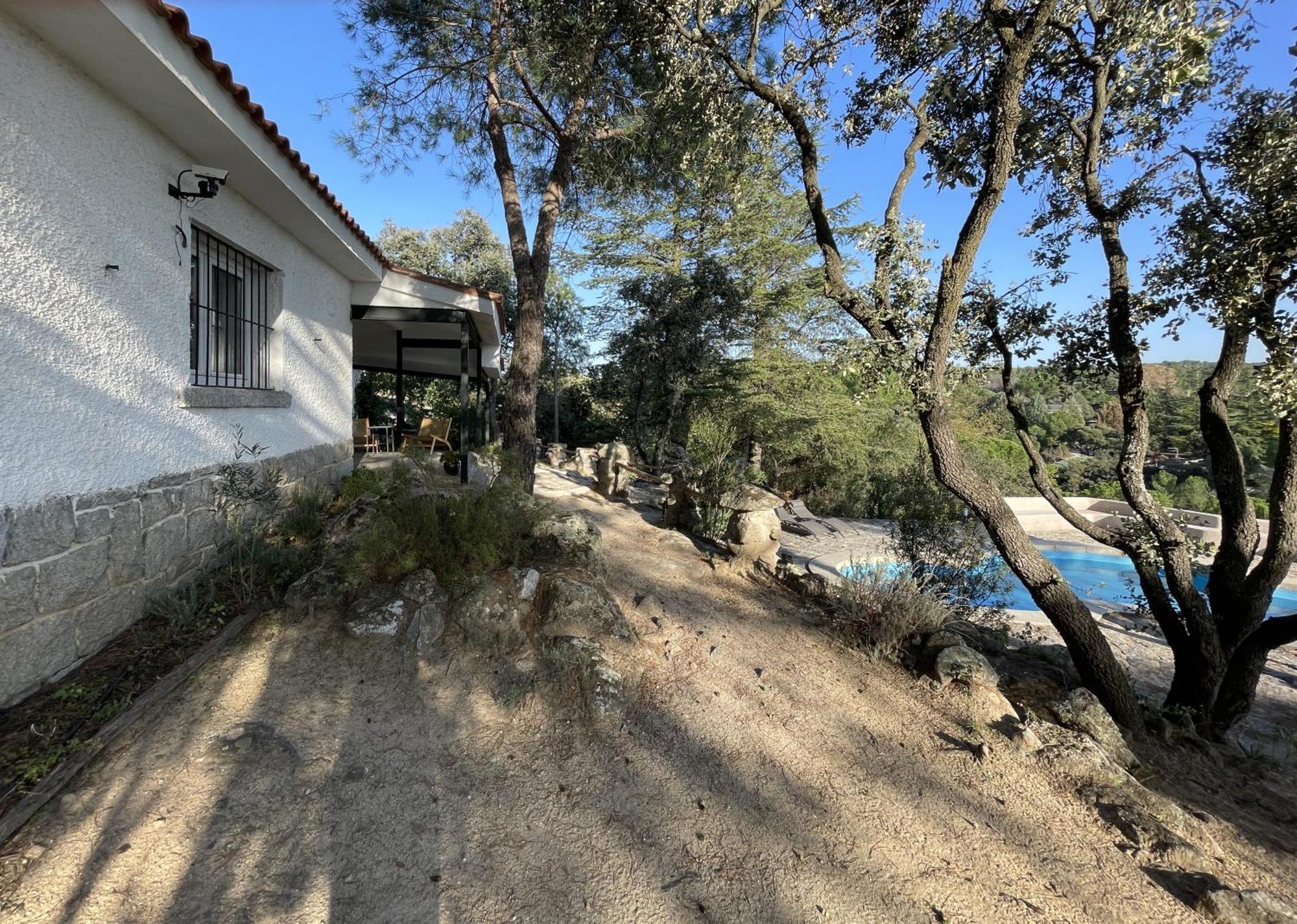 Chalet Con Piscina En Torrelodones Luaran gambar
