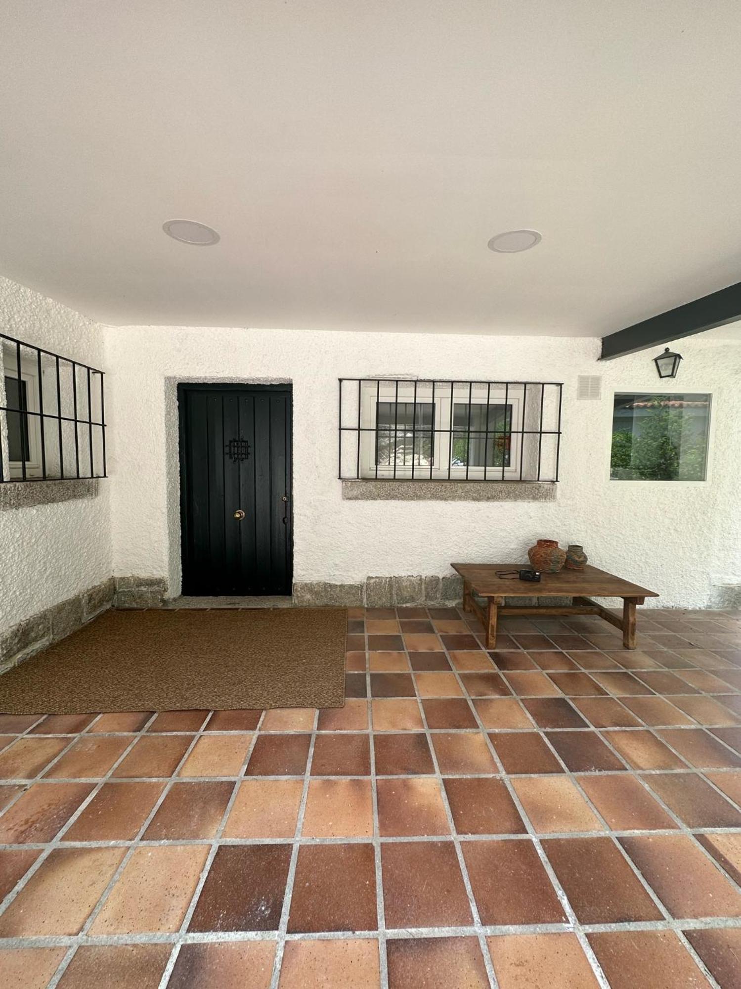 Chalet Con Piscina En Torrelodones Luaran gambar
